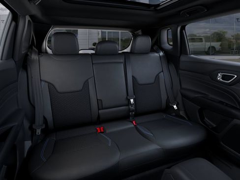 New 2025 Jeep Compass Latitude w/ Sun & Sound Group AWD/4WD image 16