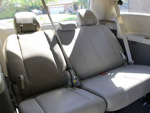 Used 2017 Toyota Sienna XLE Premium image 15