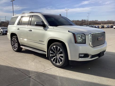 Used 2015 GMC Yukon Denali w/ Touring Package image 2