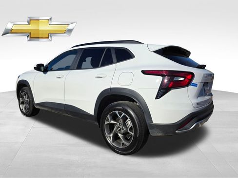 Certified 2025 Chevrolet Trax LT w/ LT Convenience Package image 5