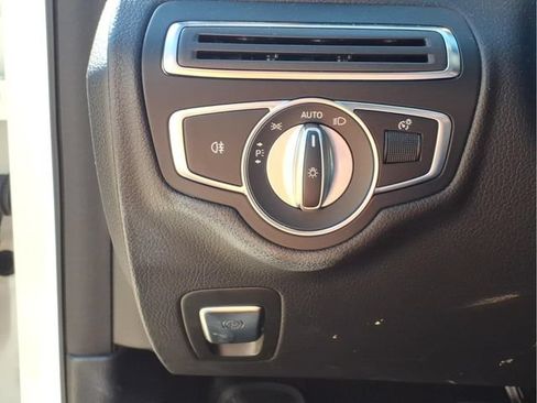 Used 2018 Mercedes-Benz C 300 4MATIC Sedan image 16