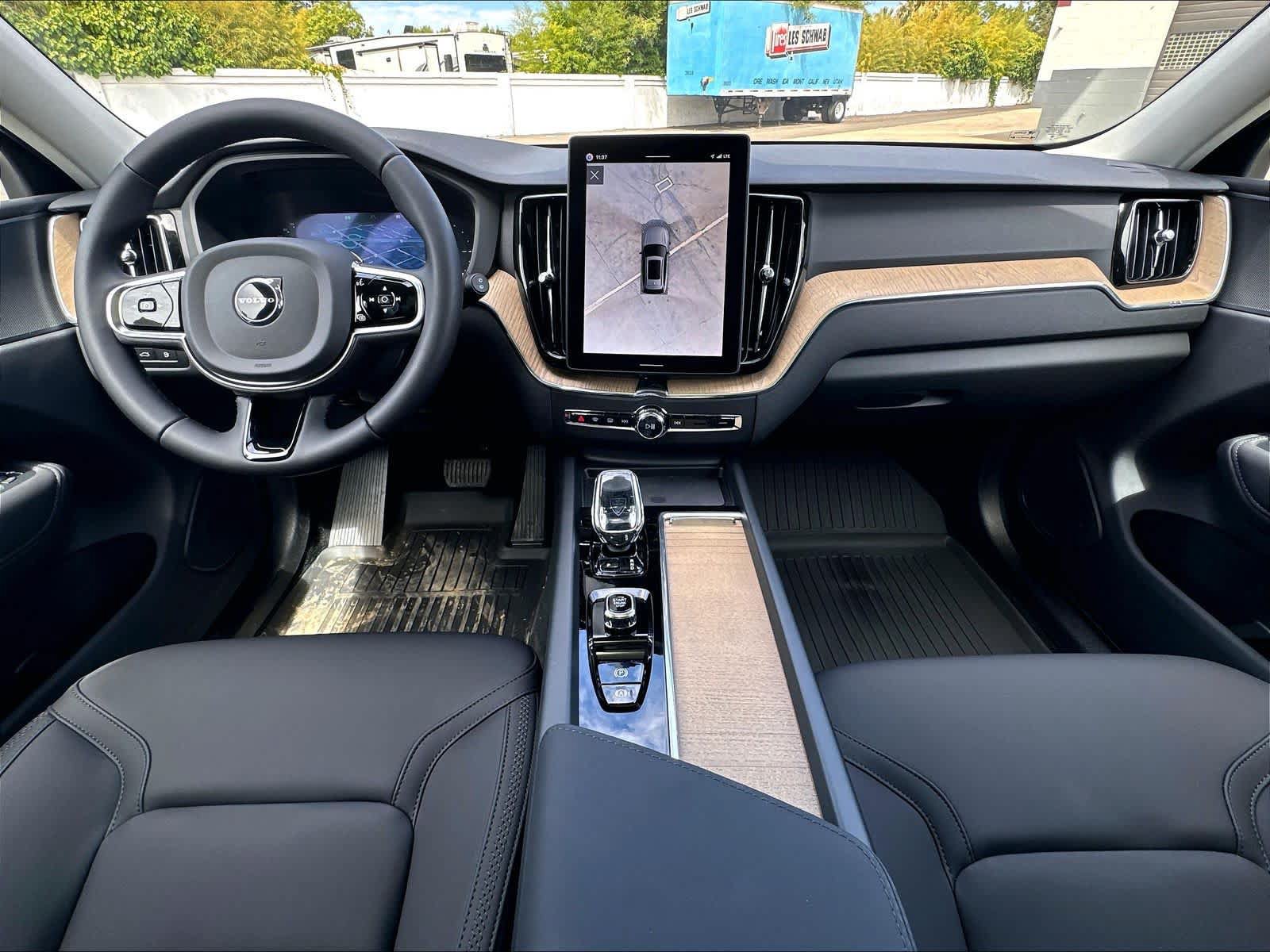 New 2026 Volvo XC60 T8 Plus w/ Climate Package PRO AWD/4WD image 7