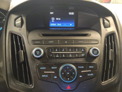 Used 2017 Ford Focus SE FWD image 25