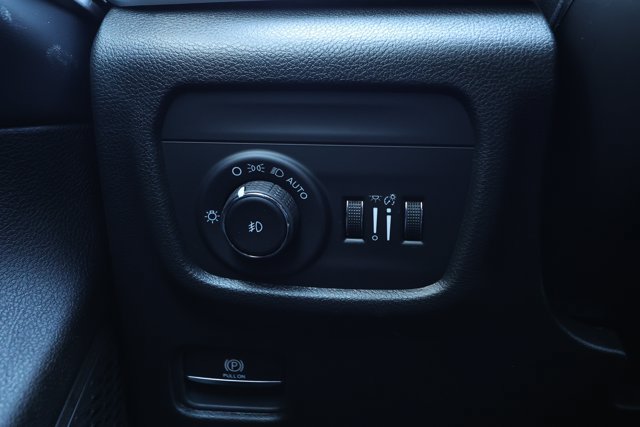 New 2027 Jeep Grand Cherokee Limited RWD image 15