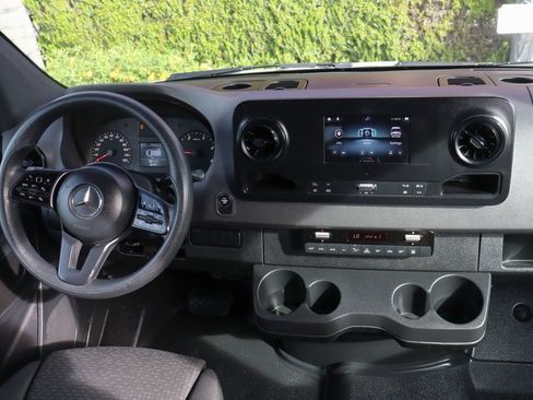 Used 2019 Mercedes-Benz Sprinter 2500 image 31