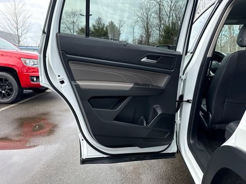 Used 2023 Volkswagen Atlas SE image 24