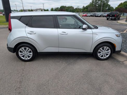Used 2020 Kia Soul LX image 10