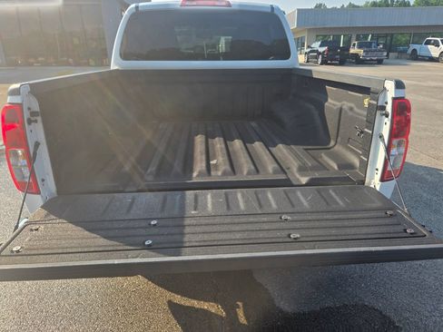 Used 2012 Nissan Frontier SV RWD image 5