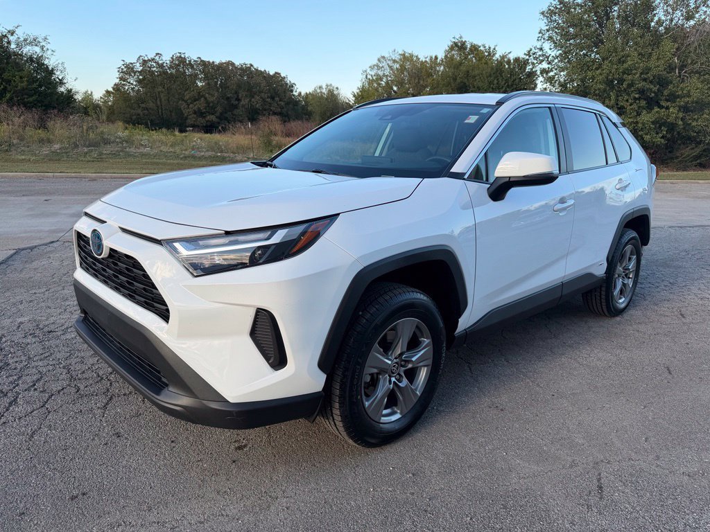 Used 2024 Toyota RAV4 XLE AWD/4WD image 1