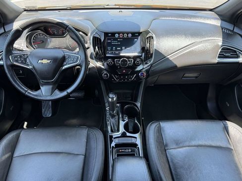 Used 2017 Chevrolet Cruze Premier FWD image 3