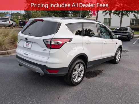 Used 2017 Ford Escape SE w/ Equipment Group 201A FWD image 4