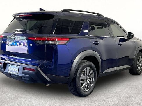 Used 2025 Nissan Pathfinder SV FWD image 4