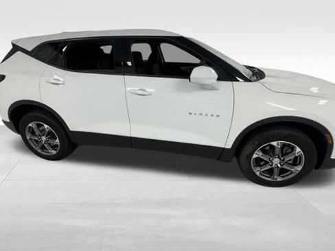 Used 2023 Chevrolet Blazer LT AWD/4WD image 2