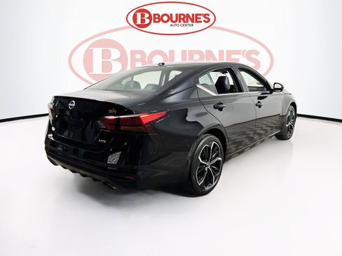 Used 2024 Nissan Altima 2.5 SR w/ SR Premium Package AWD/4WD image 11