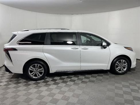 Certified 2024 Toyota Sienna Platinum AWD/4WD image 8