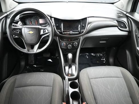 Used 2020 Chevrolet Trax LT FWD image 9