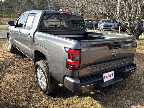 Used 2022 Nissan Frontier SV image 3