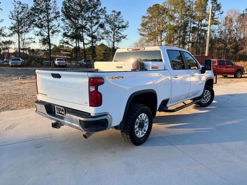 Used 2020 Chevrolet Silverado 2500 LT w/ Convenience Package image 4