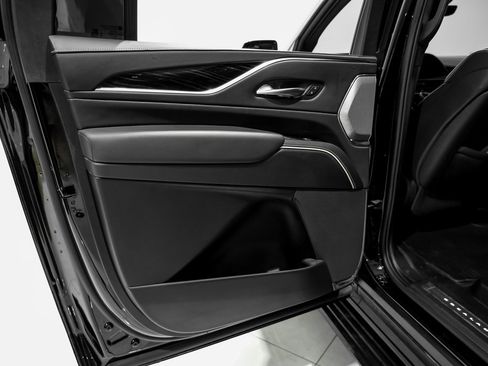 Used 2023 Cadillac Escalade ESV V image 43