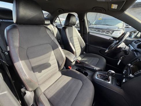Used 2012 Volkswagen Jetta GLI FWD image 18