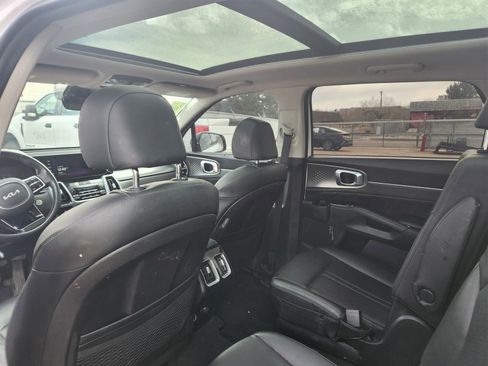 Used 2022 Kia Sorento SX image 16