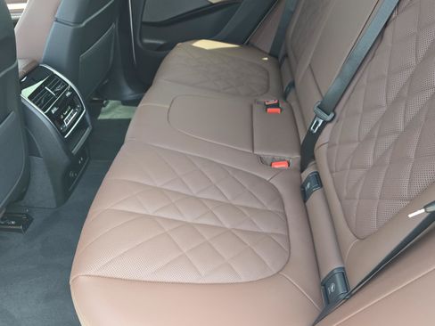 New 2026 BMW X5 xDrive40i w/ M Sport Package AWD/4WD image 16