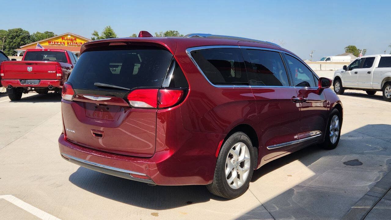 Used 2020 Chrysler Pacifica Touring-L Plus w/ Tire & Wheel Group FWD image 6