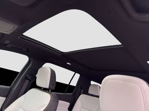 Used 2025 Chevrolet Traverse High Country w/ LPO, Floor Liner Package AWD/4WD image 24