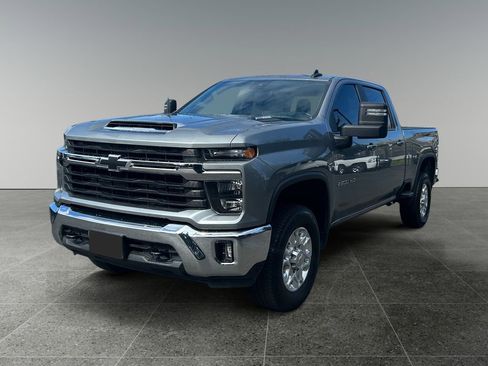 Used 2024 Chevrolet Silverado 2500 LT w/ Convenience Package AWD/4WD image 4