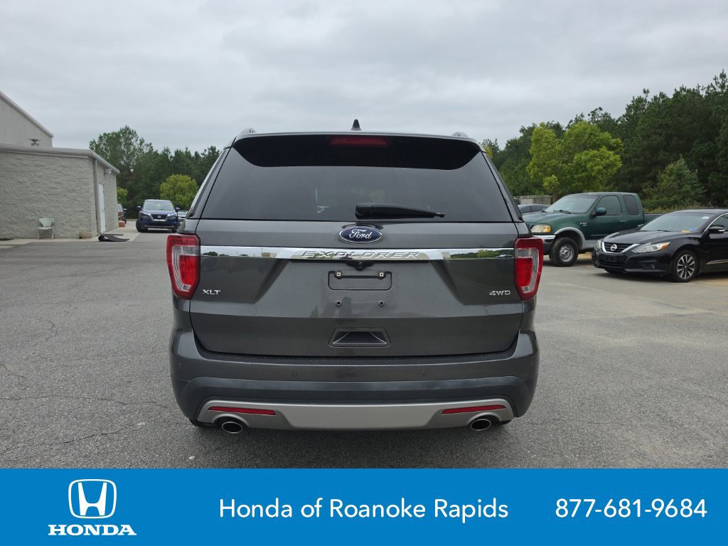 Used 2017 Ford Explorer XLT w/ Equipment Group 202A AWD/4WD image 4