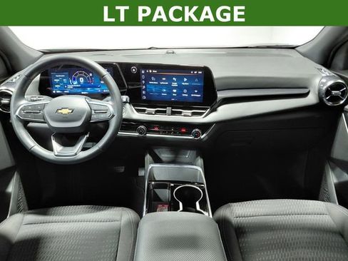 Used 2025 Chevrolet Equinox LT image 2