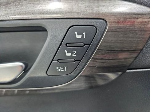 Used 2021 Toyota Highlander Limited image 22