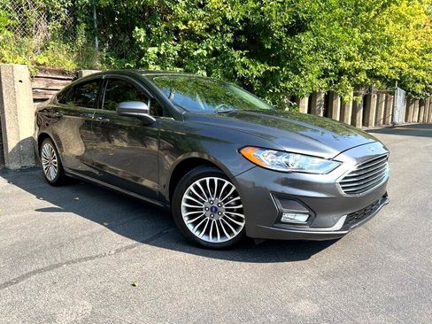 Used 2020 Ford Fusion SE w/ Equipment Group 151A image 4