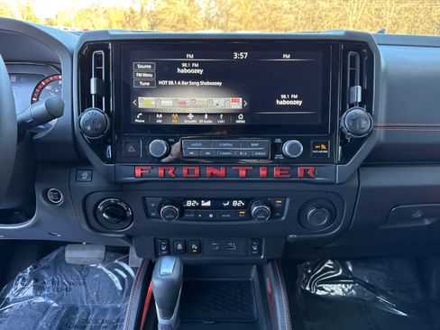 Used 2025 Nissan Frontier PRO-4X w/ Pro Premium Package image 17