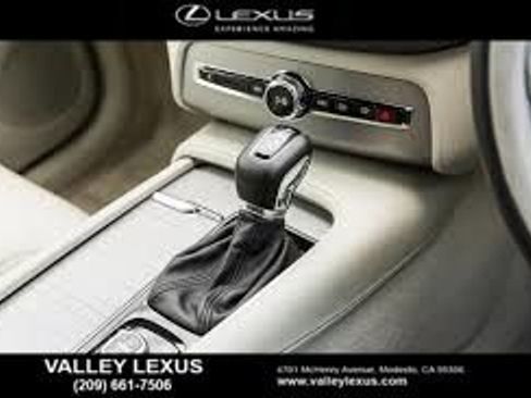 Used 2016 Volvo XC90 T6 Momentum w/ Momentum Plus Package AWD/4WD image 8