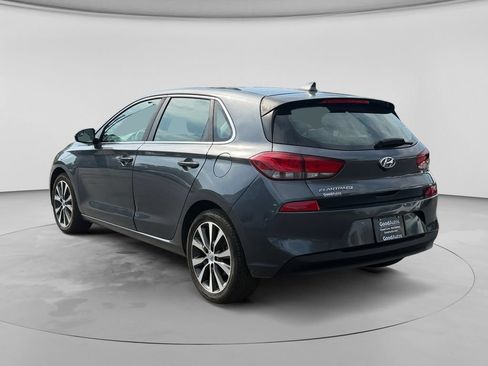 Used 2019 Hyundai Elantra GT FWD image 5
