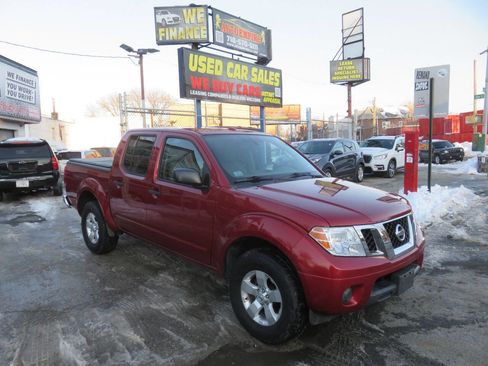Used 2013 Nissan Frontier SV image 3