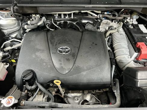 Used 2022 Toyota Highlander LE AWD/4WD image 24