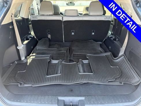 Used 2024 Toyota Highlander XLE AWD/4WD image 16