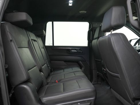 Used 2025 Chevrolet Suburban Z71 AWD/4WD image 13