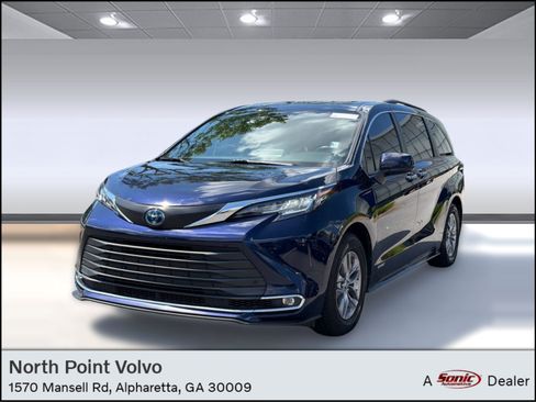 Used 2021 Toyota Sienna XLE FWD image 1