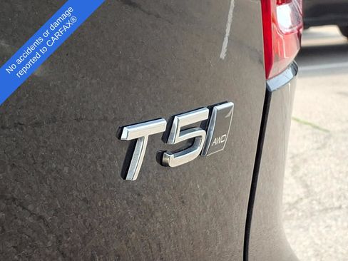 Used 2022 Volvo XC40 T5 Momentum AWD/4WD image 11