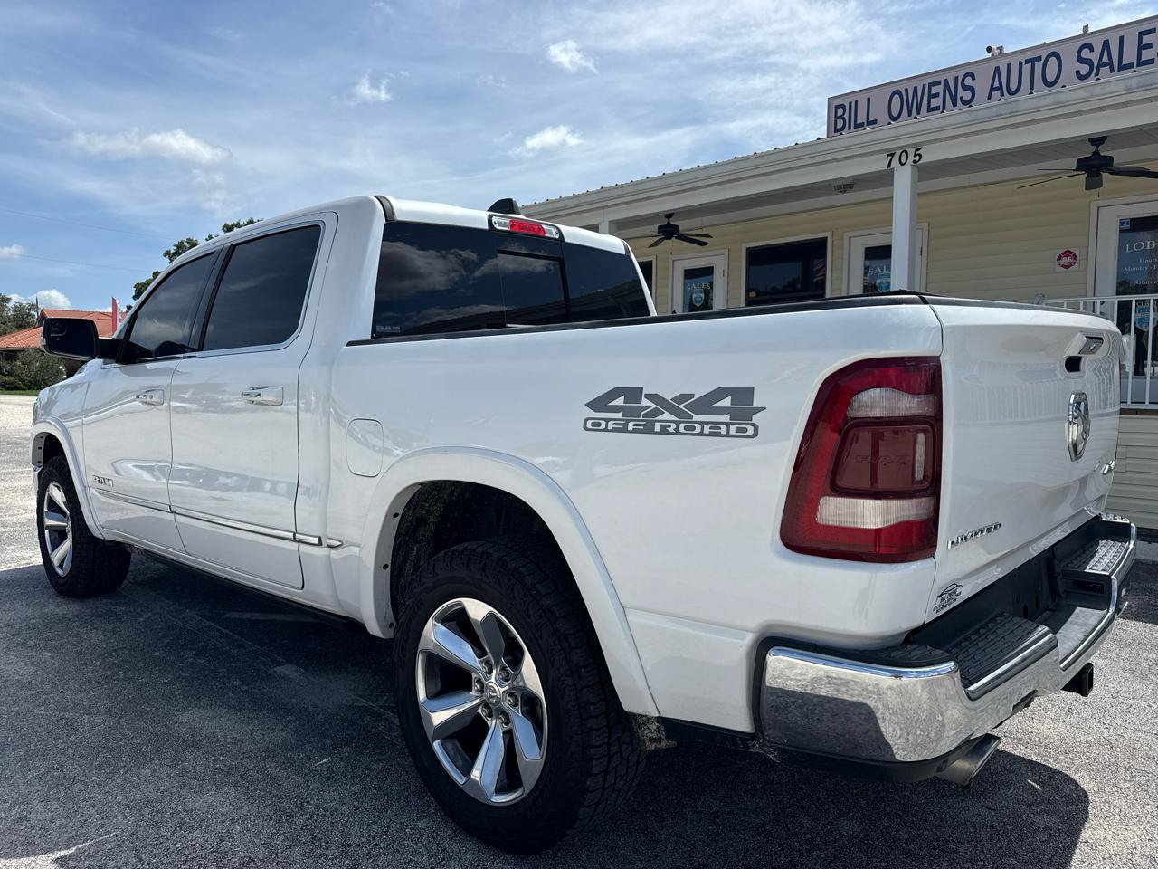 Used 2021 RAM 1500 Limited w/ Off Road Group AWD/4WD image 3