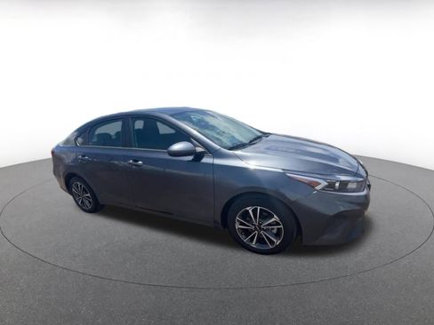 Used 2024 Kia Forte LXS FWD image 2