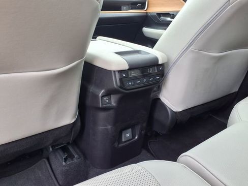 Used 2025 Toyota Grand Highlander FWD image 23