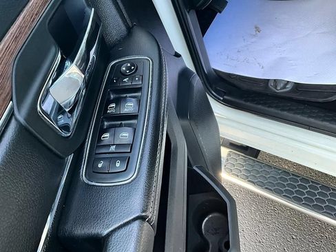 Used 2018 RAM 1500 Laramie w/ Convenience Group AWD/4WD image 15