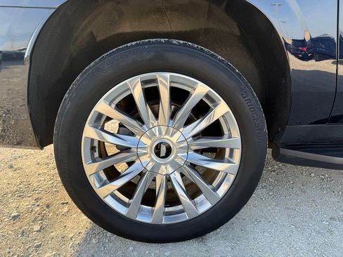 Used 2023 Cadillac Escalade ESV Premium Luxury image 16