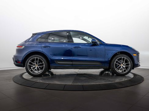 Certified 2024 Porsche Macan AWD/4WD image 8