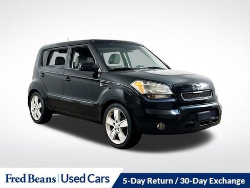 Used 2011 Kia Soul ! FWD image 1