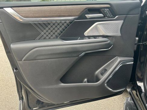 Used 2024 GMC Acadia Denali w/ Super Cruise Package image 13